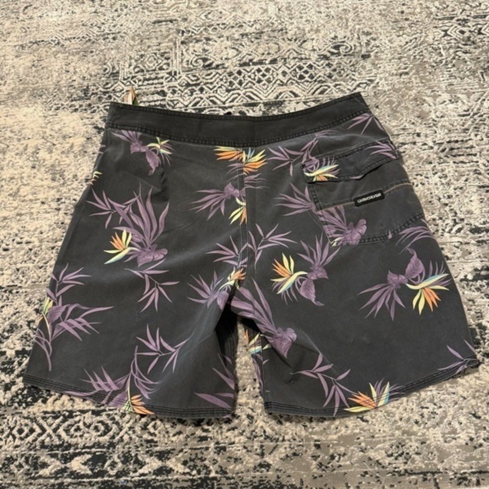 Quicksilver floral pattern, short size 34 brand new with tags
